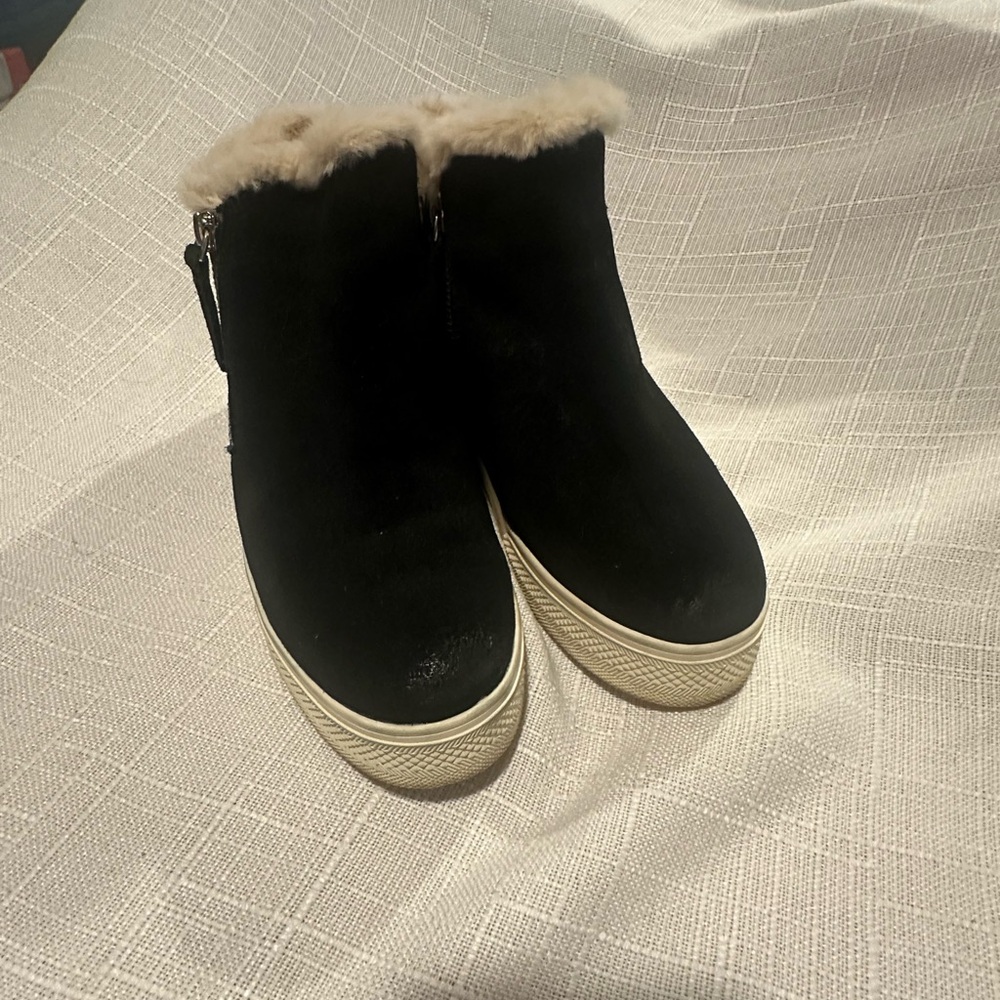 Dolce Vita Black and Cream Fur-Trimmed Wedged Sneakers
